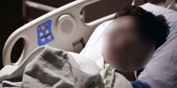 The scammer pretends to be injured.